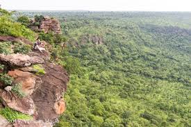 Gambaga Escarpment – Near Gambaga and stretching toward Nalerigu and Nakpanduri.

Why visit: It offers dramatic cliffs, wide views, and some of the most striking landscapes in northern Ghana.